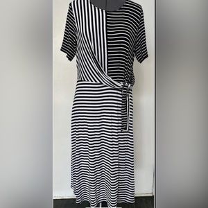 T TAHARI GEOMETRIC STRIPE MAXI DRESS BLACK WHITE MODAL KNIT SIDE KNOT SIZE XL